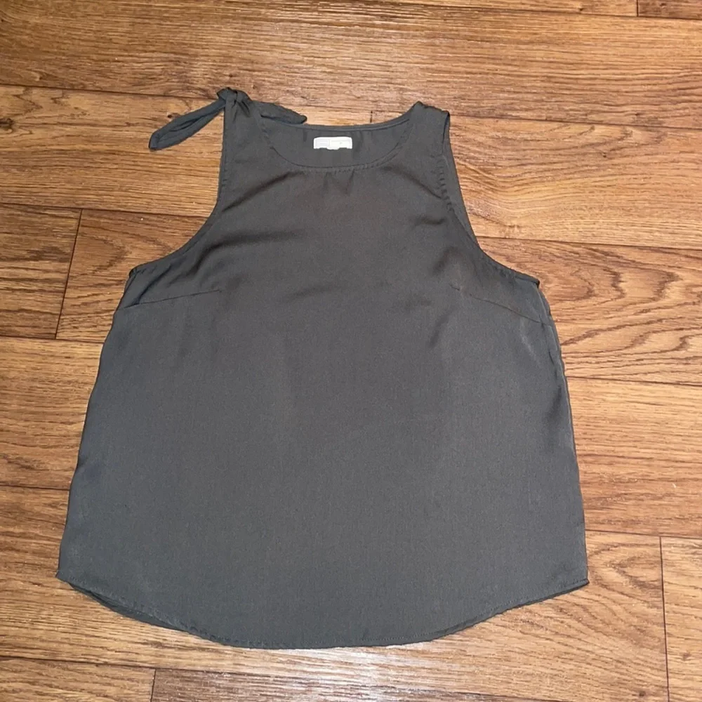 Olive Green Tank Top with Bow - Picture 3 of 7